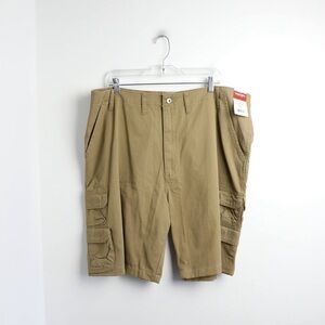 NWT Wrangler Authentics ZM6BSAO Khaki Cargo Utility Shorts Size 44 New hiking